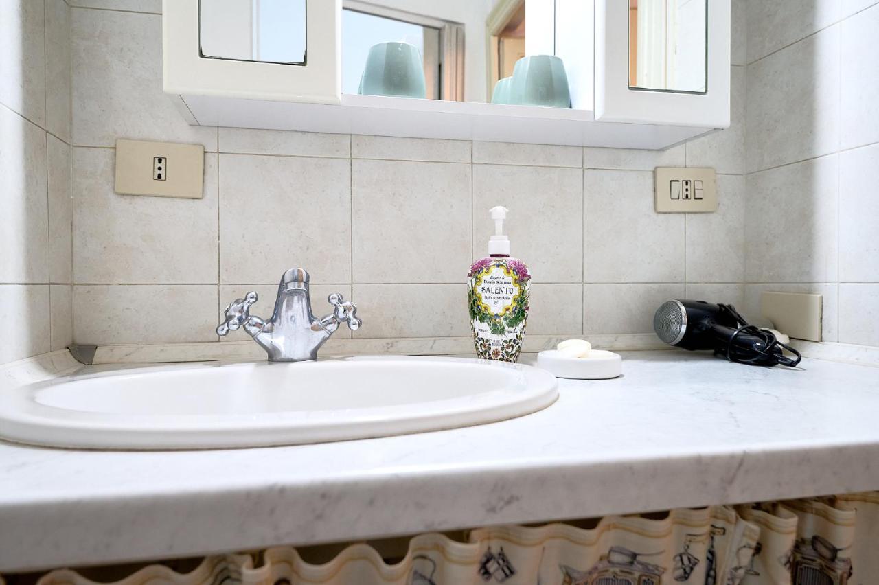 Xenia Apartments - Elegant Flat In The Center Of Милано Екстериор снимка